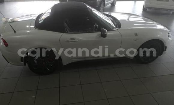 Acheter Occasion Voiture Abarth 124 Spider Blanc à Lusaka, Zambie Acheter Occasion Voiture Abarth 124 Spider Blanc à Lusaka, Zambie