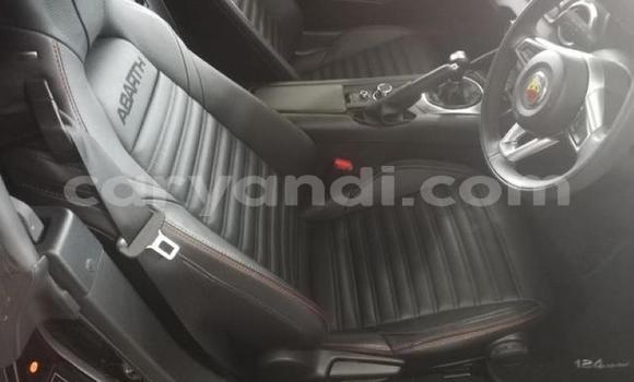Acheter Occasion Voiture Abarth 124 Spider Blanc à Lusaka, Zambie Acheter Occasion Voiture Abarth 124 Spider Blanc à Lusaka, Zambie