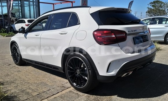 Nunua Ilio tumika Mercedes‒Benz GLA-klasse Nyekundu Gari ndani ya Chingola nchini Zambia Nunua Ilio tumika Mercedes‒Benz GLA-klasse Nyekundu Gari ndani ya Chingola nchini Zambia