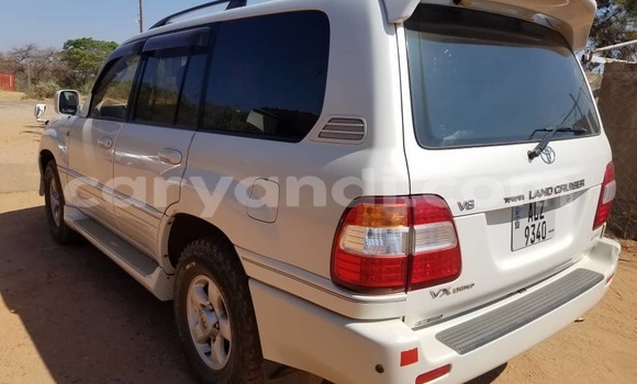 Acheter Occasion Voiture Toyota Land Cruiser Blanc à Lusaka, Zambie Acheter Occasion Voiture Toyota Land Cruiser Blanc à Lusaka, Zambie
