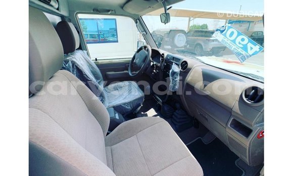 Acheter Import Voiture Toyota Land Cruiser Beige à Import - Dubai, Zambie Acheter Import Voiture Toyota Land Cruiser Beige à Import - Dubai, Zambie