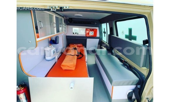 Acheter Import Voiture Toyota Land Cruiser Beige à Import - Dubai, Zambie Acheter Import Voiture Toyota Land Cruiser Beige à Import - Dubai, Zambie