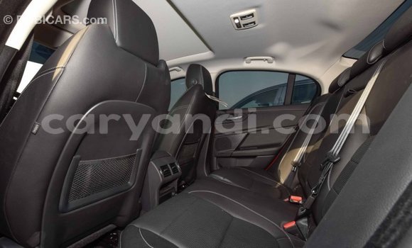 Acheter Import Voiture Jaguar XE Rouge à Import - Dubai, Zambie Acheter Import Voiture Jaguar XE Rouge à Import - Dubai, Zambie