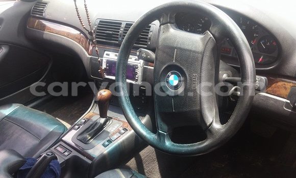 Acheter Occasion Voiture BMW 3–Series Noir à Chingola, Zambie Acheter Occasion Voiture BMW 3–Series Noir à Chingola, Zambie