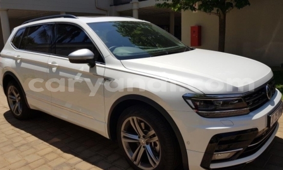 Nunua Ilio tumika Volkswagen Tiguan Nyeupe Gari ndani ya Chingola nchini Zambia Nunua Ilio tumika Volkswagen Tiguan Nyeupe Gari ndani ya Chingola nchini Zambia