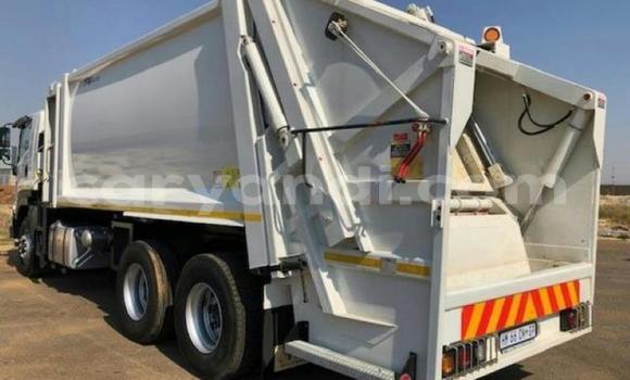 Acheter Occasion Utilitaire Isuzu FTR 850 Blanc à Lusaka, Zambie Acheter Occasion Utilitaire Isuzu FTR 850 Blanc à Lusaka, Zambie