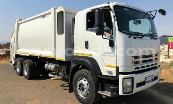 Acheter Occasion Utilitaire Isuzu FTR 850 Blanc à Lusaka, Zambie Acheter Occasion Utilitaire Isuzu FTR 850 Blanc à Lusaka, Zambie
