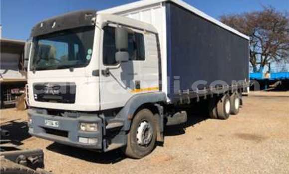 Acheter Occasion Utilitaire Isuzu FTR 850 Blanc à Lusaka, Zambie Acheter Occasion Utilitaire Isuzu FTR 850 Blanc à Lusaka, Zambie