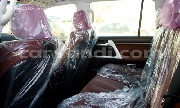 Nunua Imported Toyota Land Cruiser Nyeusi Gari ndani ya Import - Dubai nchini Zambia Nunua Imported Toyota Land Cruiser Nyeusi Gari ndani ya Import - Dubai nchini Zambia