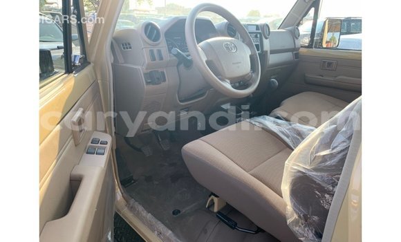 Tenga Imported Toyota Land Cruiser Beige Mota in Import - Dubai in Zambia Tenga Imported Toyota Land Cruiser Beige Mota in Import - Dubai in Zambia