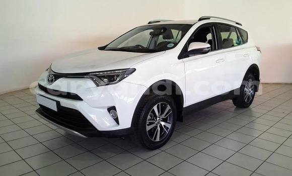 Nunua Ilio tumika Toyota RAV4 Nyeupe Gari ndani ya Lusaka nchini Zambia Nunua Ilio tumika Toyota RAV4 Nyeupe Gari ndani ya Lusaka nchini Zambia