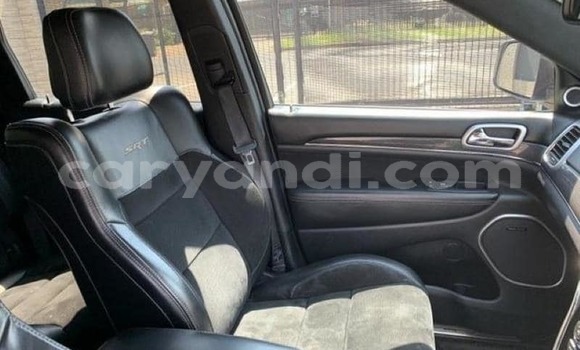 Acheter Occasion Voiture Jeep Grand Cherokee SRT8 Blanc à Lusaka, Zambie Acheter Occasion Voiture Jeep Grand Cherokee SRT8 Blanc à Lusaka, Zambie