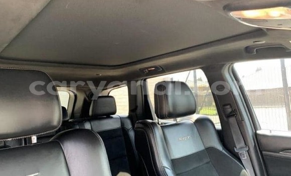 Acheter Occasion Voiture Jeep Grand Cherokee SRT8 Blanc à Lusaka, Zambie Acheter Occasion Voiture Jeep Grand Cherokee SRT8 Blanc à Lusaka, Zambie