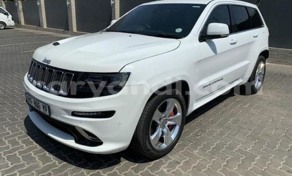 Acheter Occasion Voiture Jeep Grand Cherokee SRT8 Blanc à Lusaka, Zambie Acheter Occasion Voiture Jeep Grand Cherokee SRT8 Blanc à Lusaka, Zambie