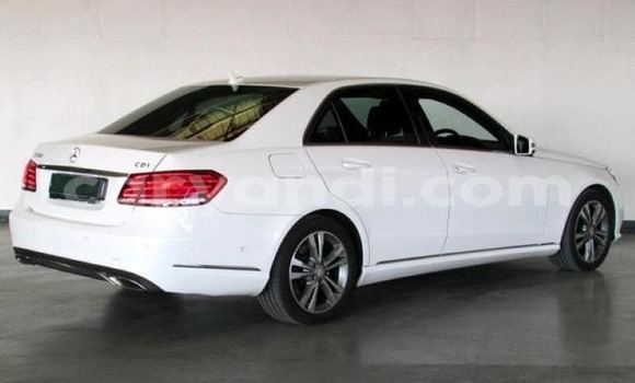 Acheter Occasion Voiture Mercedes‒Benz E–Class Blanc à Lusaka, Zambie Acheter Occasion Voiture Mercedes‒Benz E–Class Blanc à Lusaka, Zambie