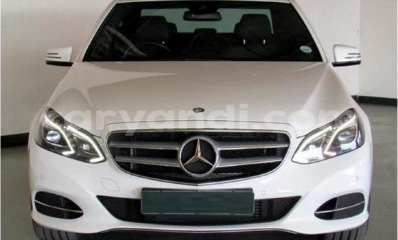 Acheter Occasion Voiture Mercedes‒Benz E–Class Blanc à Lusaka, Zambie Acheter Occasion Voiture Mercedes‒Benz E–Class Blanc à Lusaka, Zambie