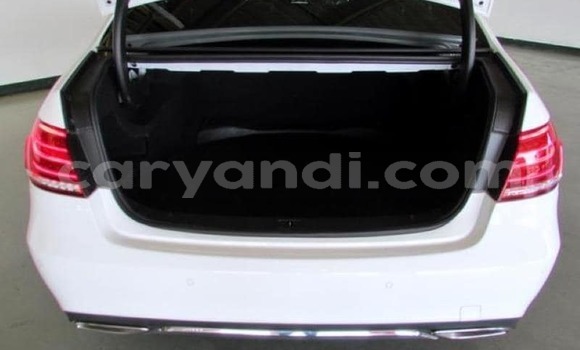 Acheter Occasion Voiture Mercedes‒Benz E–Class Blanc à Lusaka, Zambie Acheter Occasion Voiture Mercedes‒Benz E–Class Blanc à Lusaka, Zambie