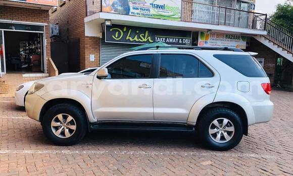 Acheter Occasion Voiture Toyota Fortuner Gris à Lusaka, Zambie Acheter Occasion Voiture Toyota Fortuner Gris à Lusaka, Zambie