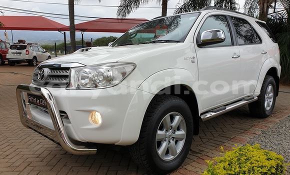 Acheter Occasion Voiture Toyota Fortuner Blanc à Lusaka, Zambie Acheter Occasion Voiture Toyota Fortuner Blanc à Lusaka, Zambie