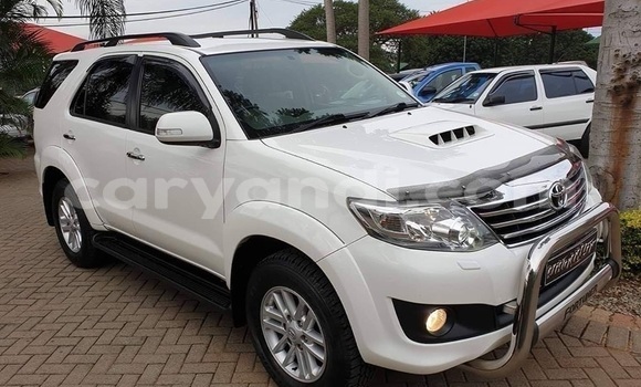 Acheter Occasion Voiture Toyota Fortuner Blanc à Livingstone, Zambie Acheter Occasion Voiture Toyota Fortuner Blanc à Livingstone, Zambie