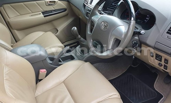 Acheter Occasion Voiture Toyota Fortuner Blanc à Livingstone, Zambie Acheter Occasion Voiture Toyota Fortuner Blanc à Livingstone, Zambie