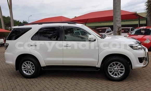 Acheter Occasion Voiture Toyota Fortuner Blanc à Livingstone, Zambie Acheter Occasion Voiture Toyota Fortuner Blanc à Livingstone, Zambie