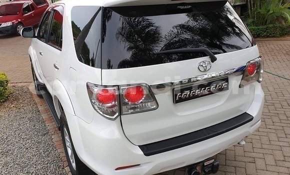 Acheter Occasion Voiture Toyota Fortuner Blanc à Livingstone, Zambie Acheter Occasion Voiture Toyota Fortuner Blanc à Livingstone, Zambie