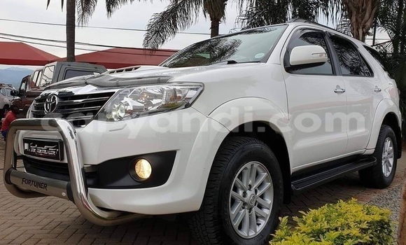 Acheter Occasion Voiture Toyota Fortuner Blanc à Livingstone, Zambie Acheter Occasion Voiture Toyota Fortuner Blanc à Livingstone, Zambie