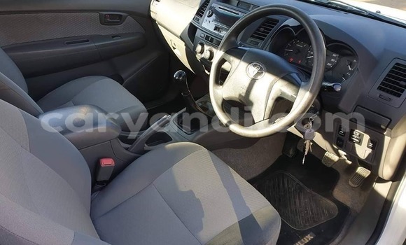Acheter Occasion Voiture Toyota Hilux Blanc à Lusaka, Zambie Acheter Occasion Voiture Toyota Hilux Blanc à Lusaka, Zambie