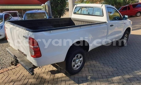 Acheter Occasion Voiture Toyota Hilux Blanc à Lusaka, Zambie Acheter Occasion Voiture Toyota Hilux Blanc à Lusaka, Zambie