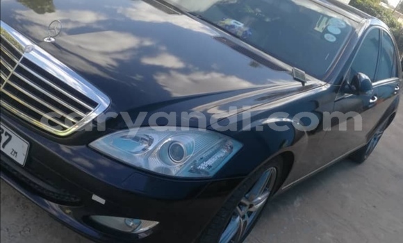 Tenga Tsaru Mercedes‒Benz E–Class Nhema Mota in Lusaka in Zambia Tenga Tsaru Mercedes‒Benz E–Class Nhema Mota in Lusaka in Zambia