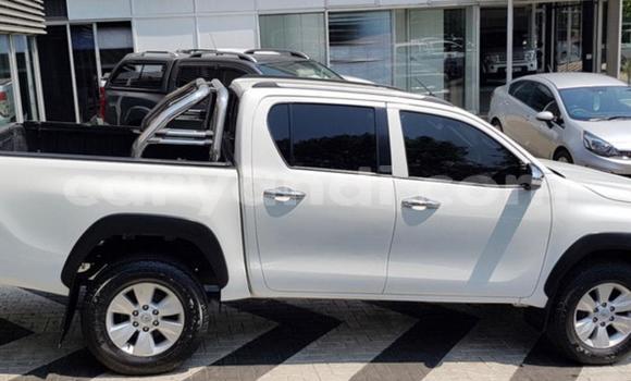 Buy Used Toyota Hilux White Car in Lusaka in Zambia Buy Used Toyota Hilux White Car in Lusaka in Zambia