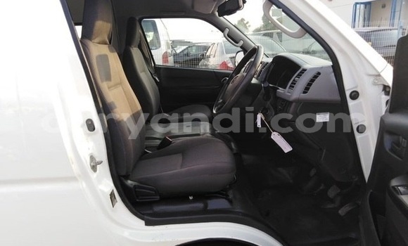 Acheter Import Voiture Toyota Hiace Blanc à Lusaka, Zambie Acheter Import Voiture Toyota Hiace Blanc à Lusaka, Zambie