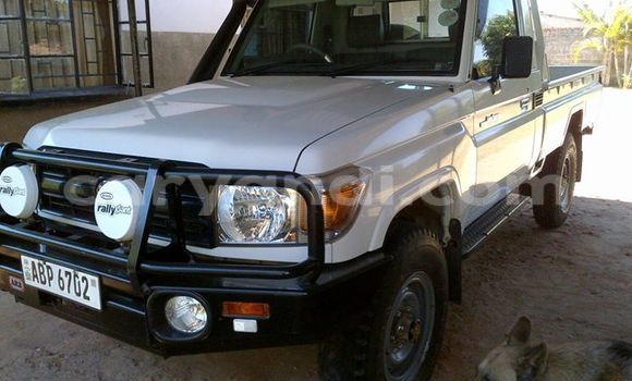 Buy Used Toyota Land Cruiser White Car in Chipata in Zambia Buy Used Toyota Land Cruiser White Car in Chipata in Zambia