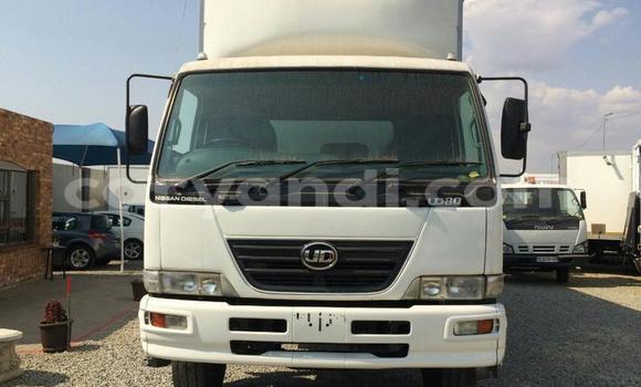 Acheter Occasion Utilitaire Nissan UD Blanc à Lusaka, Zambie Acheter Occasion Utilitaire Nissan UD Blanc à Lusaka, Zambie