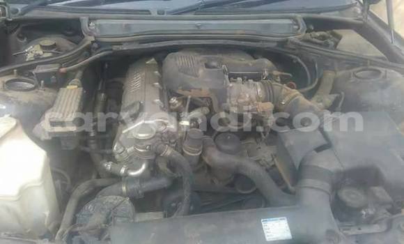Nunua Ilio tumika BMW 3–Series Nyeusi Gari ndani ya Chipata nchini Zambia Nunua Ilio tumika BMW 3–Series Nyeusi Gari ndani ya Chipata nchini Zambia