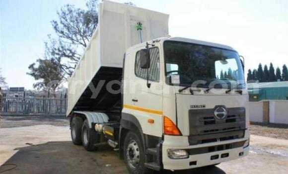 Acheter Occasion Utilitaire Hino Ranger Blanc à Lusaka, Zambie Acheter Occasion Utilitaire Hino Ranger Blanc à Lusaka, Zambie