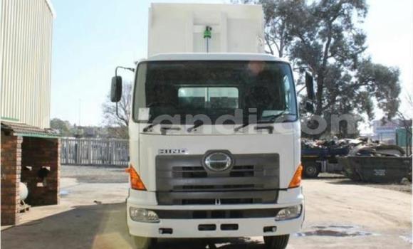 Acheter Occasion Utilitaire Hino Ranger Blanc à Lusaka, Zambie Acheter Occasion Utilitaire Hino Ranger Blanc à Lusaka, Zambie