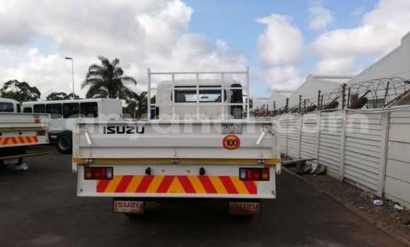 Acheter Occasion Utilitaire Isuzu FTR 850 Blanc à Lusaka, Zambie Acheter Occasion Utilitaire Isuzu FTR 850 Blanc à Lusaka, Zambie