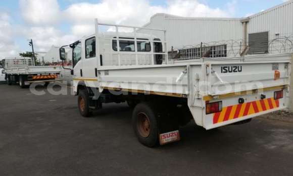 Acheter Occasion Utilitaire Isuzu FTR 850 Blanc à Lusaka, Zambie Acheter Occasion Utilitaire Isuzu FTR 850 Blanc à Lusaka, Zambie
