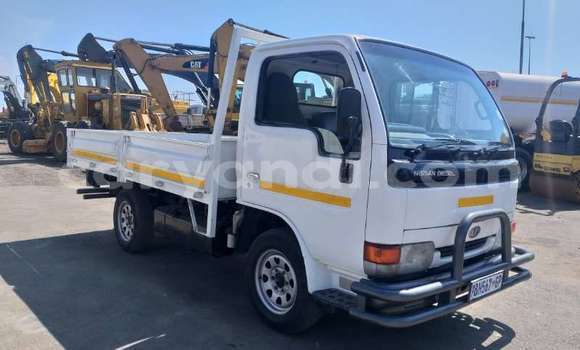 Acheter Occasion Utilitaire Nissan UD Blanc à Lusaka, Zambie Acheter Occasion Utilitaire Nissan UD Blanc à Lusaka, Zambie
