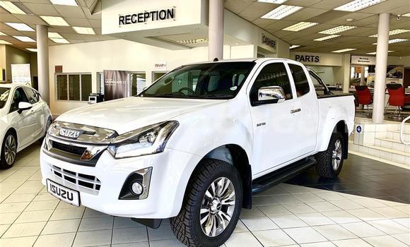 Nunua Ilio tumika Isuzu D–MAX Nyeupe Gari ndani ya Chilanga nchini Lusaka Nunua Ilio tumika Isuzu D–MAX Nyeupe Gari ndani ya Chilanga nchini Lusaka