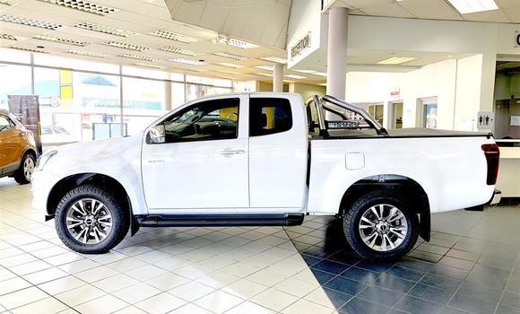 Nunua Ilio tumika Isuzu D–MAX Nyeupe Gari ndani ya Chilanga nchini Lusaka Nunua Ilio tumika Isuzu D–MAX Nyeupe Gari ndani ya Chilanga nchini Lusaka