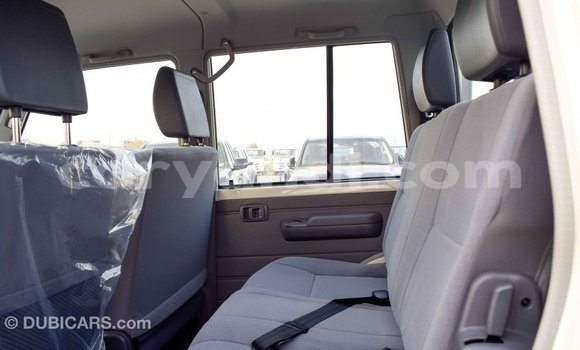 Acheter Import Voiture Toyota Land Cruiser Blanc à Import - Dubai, Zambie Acheter Import Voiture Toyota Land Cruiser Blanc à Import - Dubai, Zambie
