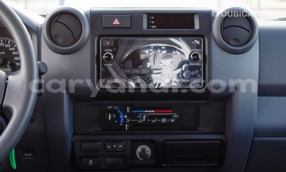 Acheter Import Voiture Toyota Land Cruiser Blanc à Import - Dubai, Zambie Acheter Import Voiture Toyota Land Cruiser Blanc à Import - Dubai, Zambie