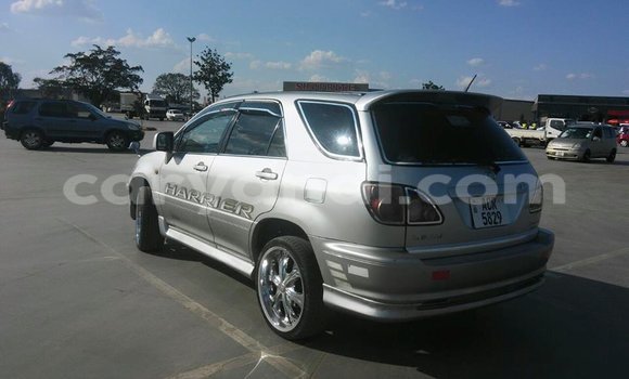 Buy Used Lexus ES 300 Silver Car in Chipata in Zambia