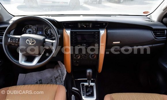 Acheter Import Voiture Toyota Fortuner Blanc à Import - Dubai, Zambie Acheter Import Voiture Toyota Fortuner Blanc à Import - Dubai, Zambie