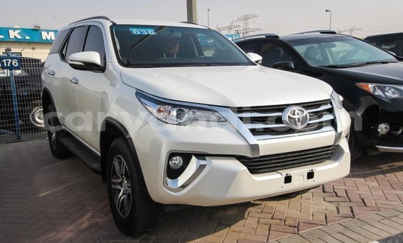 Nunua Imported Toyota Fortuner Nyeupe Gari ndani ya Import - Dubai nchini Zambia Nunua Imported Toyota Fortuner Nyeupe Gari ndani ya Import - Dubai nchini Zambia