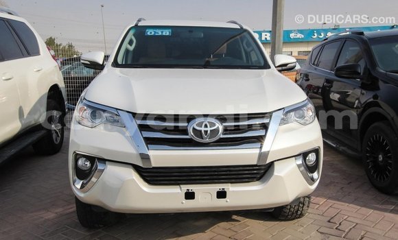 Nunua Imported Toyota Fortuner Nyeupe Gari ndani ya Import - Dubai nchini Zambia Nunua Imported Toyota Fortuner Nyeupe Gari ndani ya Import - Dubai nchini Zambia