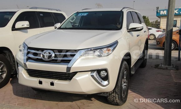 Nunua Imported Toyota Fortuner Nyeupe Gari ndani ya Import - Dubai nchini Zambia Nunua Imported Toyota Fortuner Nyeupe Gari ndani ya Import - Dubai nchini Zambia